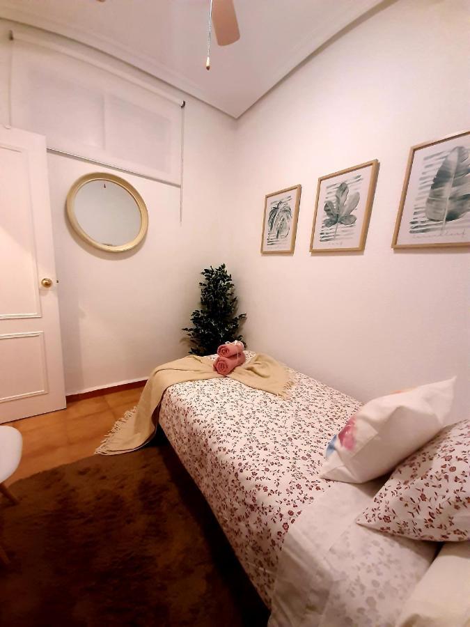 Bohemian & Suites Catedral -Parking Севиля Екстериор снимка