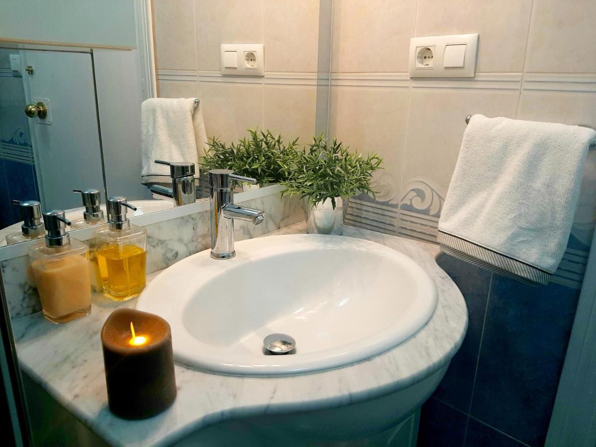 Bohemian & Suites Catedral -Parking Севиля Екстериор снимка